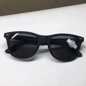 Men’s classic black sunglasses